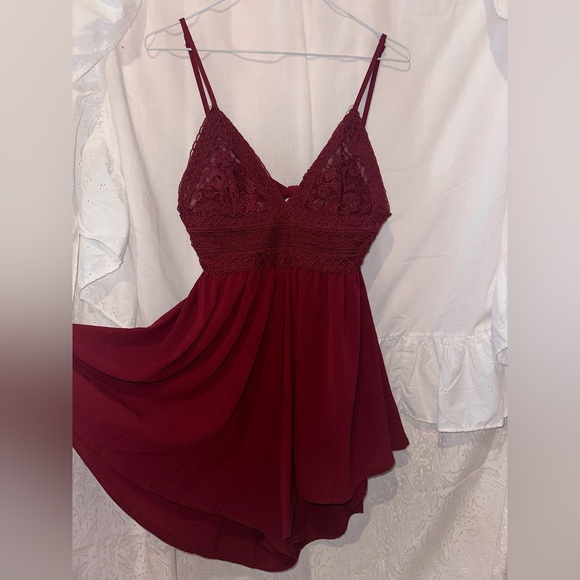 Burgundy Romper w/ lace top and ties in the back - Picture 1 of 8